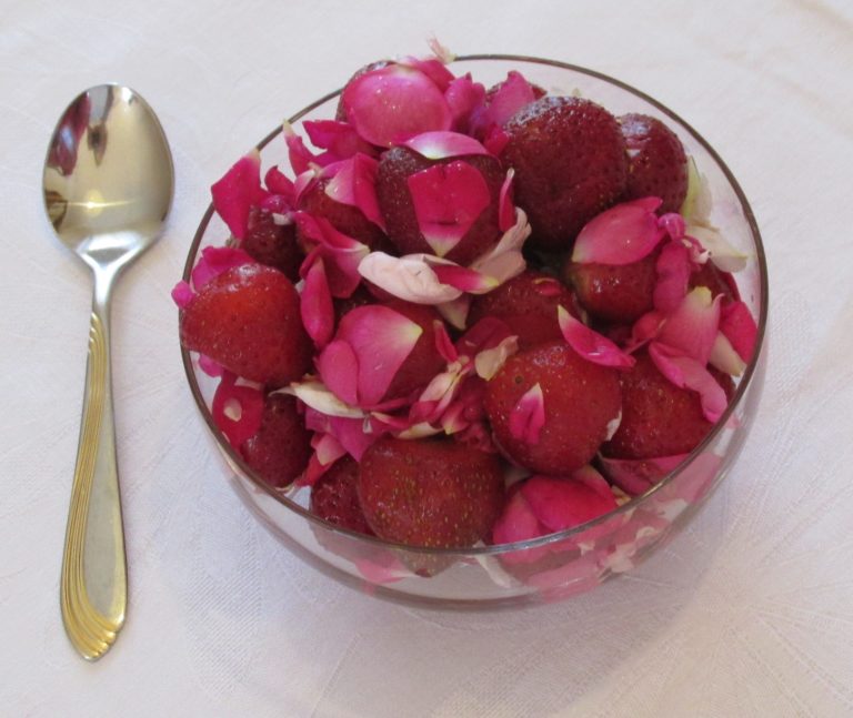 Erdbeeren und Rosen, Inbild von Genuss und sinnlicher Hingabe